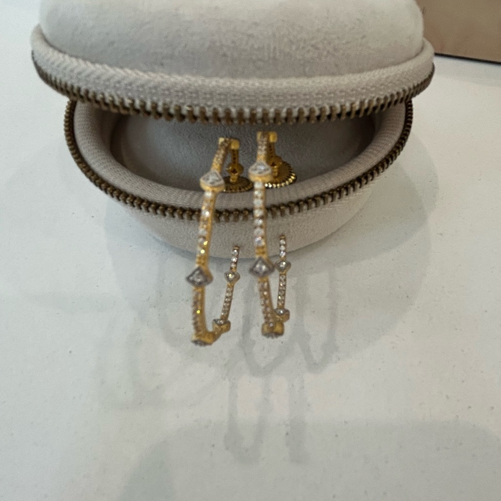 Freida Rothman pave arrow hoop earrings size medium - Picture 5 of 8